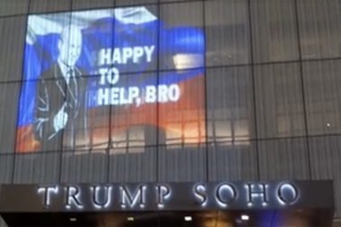 Chân dung Tổng thống Putin xuất hiện tại mặt tiền khách sạn Trump