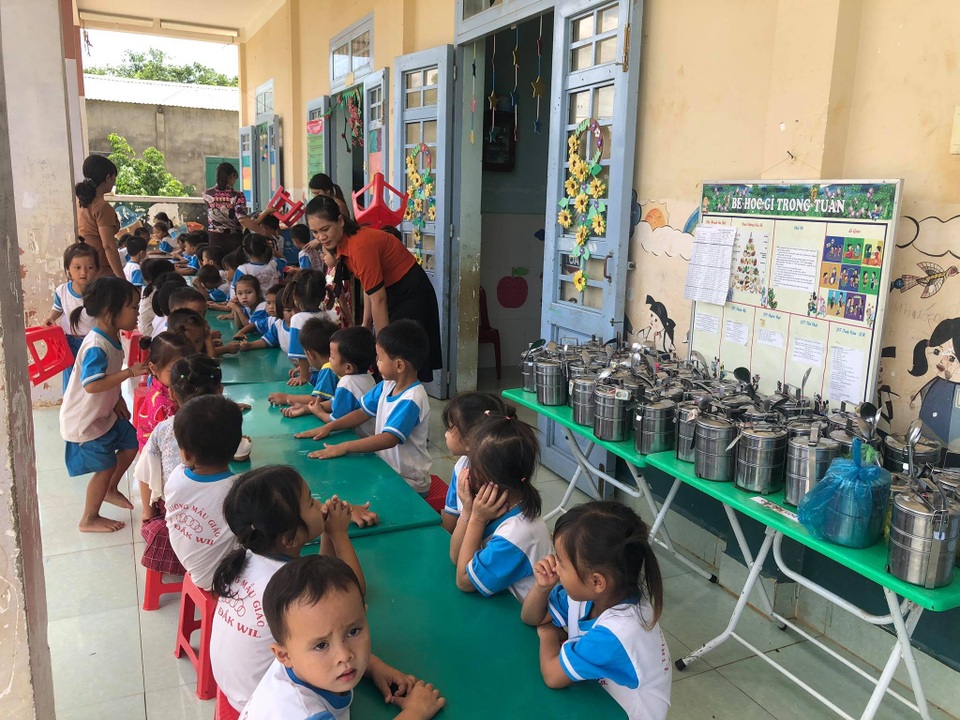 Cả năm giữ chân học trò vùng biên nhờ bữa cơm có thịt, cá - 3 Cả năm giữ chân học trò vùng biên nhờ bữa cơm có thịt, cá - 3