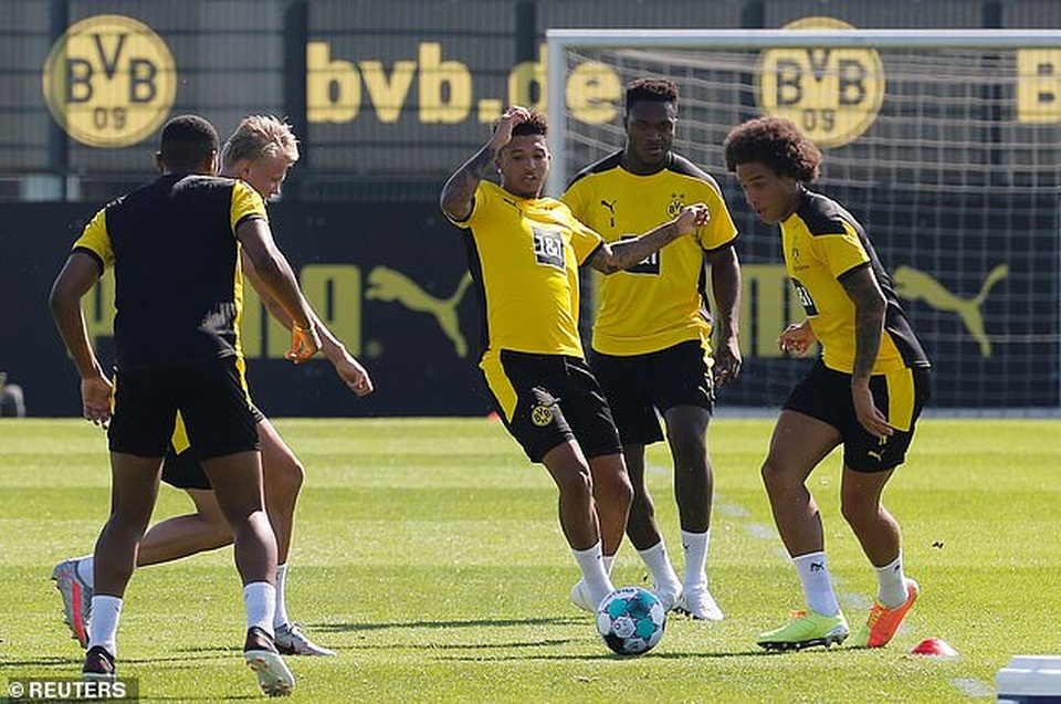Jadon Sancho bình thản tập luyện trước tin đồn chuyển nhượng trái chiều - 4 Jadon Sancho bình thản tập luyện trước tin đồn chuyển nhượng trái chiều - 4