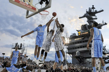 Trận bóng lịch sử trên tàu sân bay Mỹ tới Việt Nam