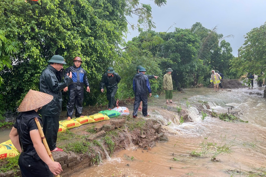 Nam Định: Di dời hàng trăm hộ dân sống ven đê sông Đáy - 1 Nam Định: Di dời hàng trăm hộ dân sống ven đê sông Đáy - 1