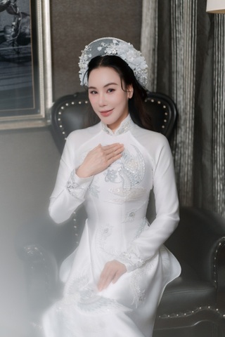 Lộ diện chồng sắp cưới của ca sĩ Hồ Quỳnh Hương - 1