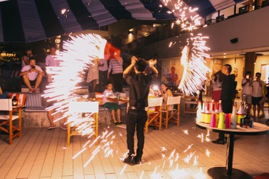 Cuối tuần ra đảo mở tiệc bên hồ… xả stress