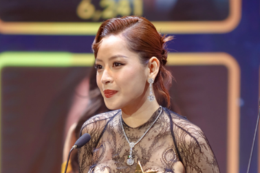 Chi Pu xúc động khi thắng giải Nữ diễn viên được yêu thích nhất