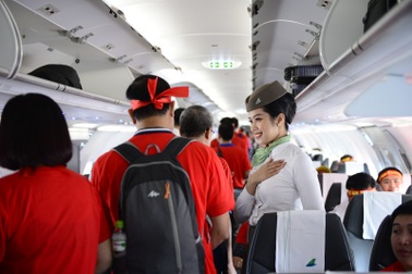 Cổ động viên Việt Nam vượt hàng ngàn km đến Manila - Philippines cổ vũ U22 Việt Nam