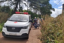 Phát hiện nam thanh niên tử vong trong tư thế bị xe máy đè lên trên