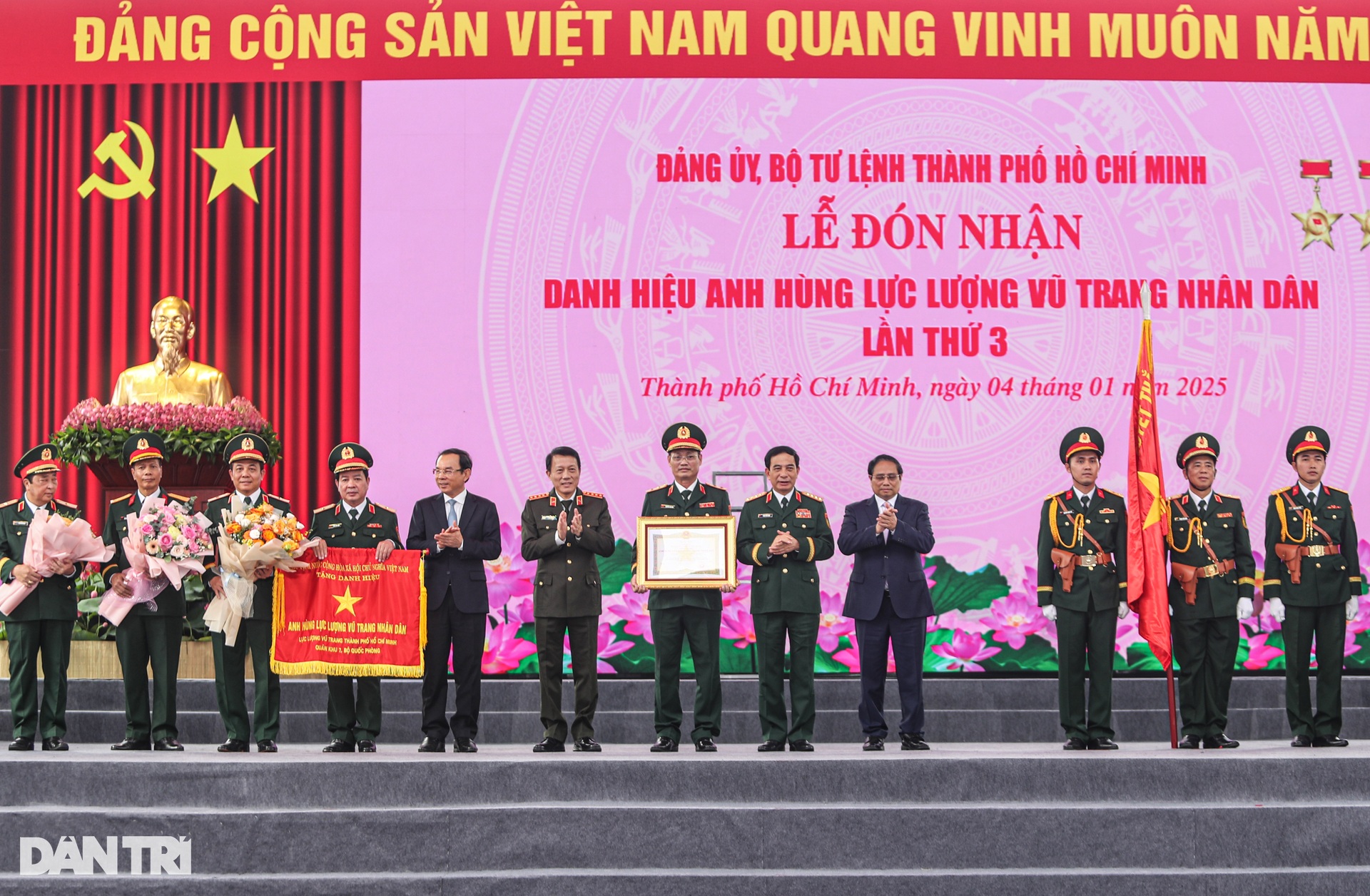 Lực lượng vũ trang TPHCM được phong tặng danh hiệu Anh hùng lần thứ 3 - 8 Lực lượng vũ trang TPHCM được phong tặng danh hiệu Anh hùng lần thứ 3 - 8