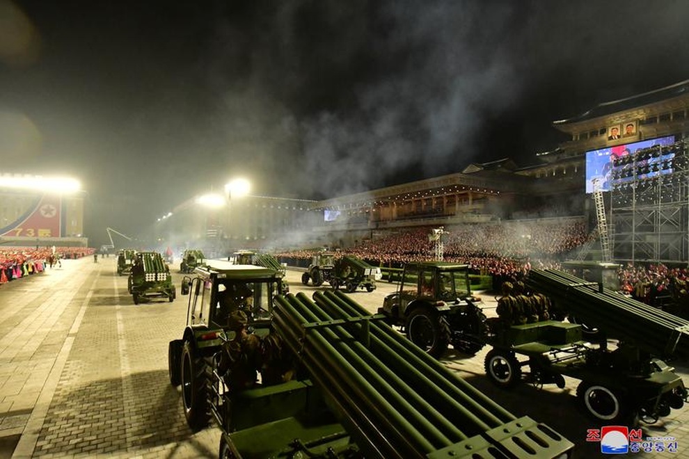 Những điểm khác thường trong lễ duyệt binh lúc nửa đêm của Triều Tiên - 6 Những điểm khác thường trong lễ duyệt binh lúc nửa đêm của Triều Tiên - 6