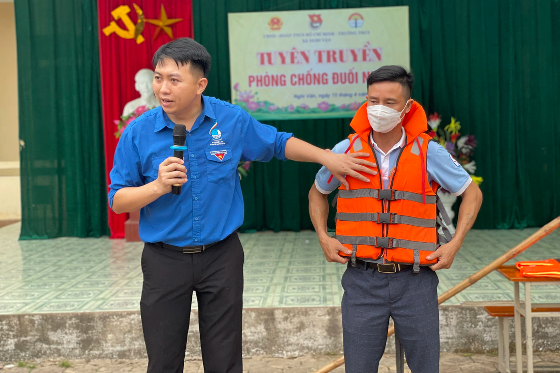 Dạy bơi cho trẻ - cái khó bó cái khôn - 5 Dạy bơi cho trẻ - cái khó bó cái khôn - 5