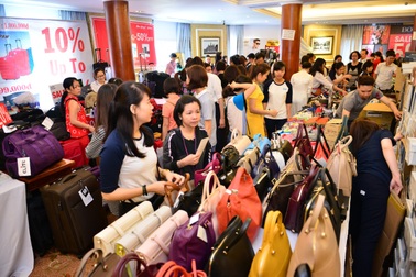 “Thiên đường” giảm giá hàng hiệu trở lại Hà Nội