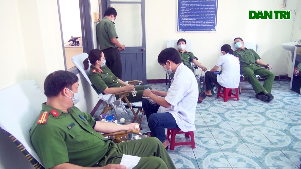 1.000 chiến sĩ Công an tỉnh Phú Yên đăng ký hiến máu tình nguyện - 1 1.000 chiến sĩ Công an tỉnh Phú Yên đăng ký hiến máu tình nguyện - 1
