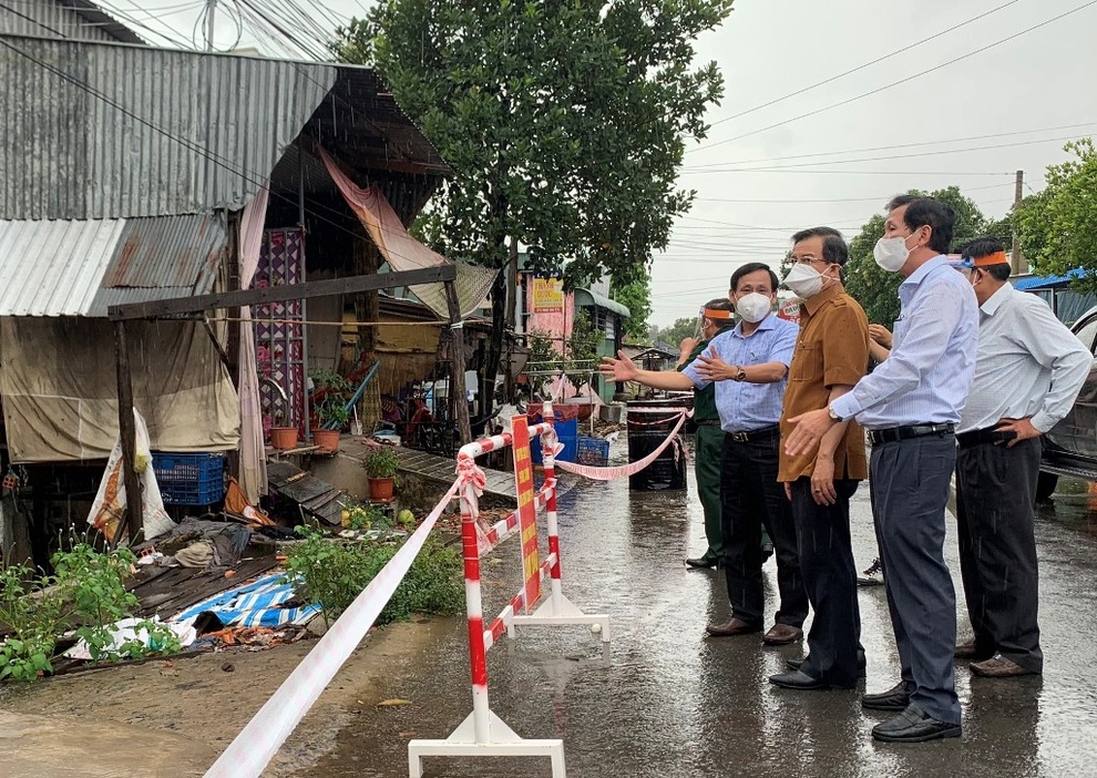 Bị Thủ tướng truy về chống dịch lúc nửa đêm, lãnh đạo An Giang họp khẩn - 3 Bị Thủ tướng truy về chống dịch lúc nửa đêm, lãnh đạo An Giang họp khẩn - 3