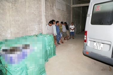 Bắt quả tang 6 đối tượng vận chuyển hơn 2.000 cây thuốc lá ngoại nhập lậu