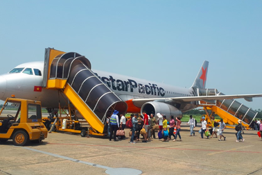 Kinh doanh hàng không: Hãng “chết yểu”, hãng thoát phá sản vì được ném... “phao”