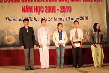 ĐH Vinh: Tuyên dương 379 sinh viên giỏi, xuất sắc