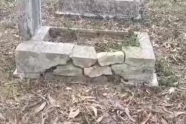 Nghĩa trang gần 100 ngôi mộ liệt sĩ xuống cấp nghiêm trọng.