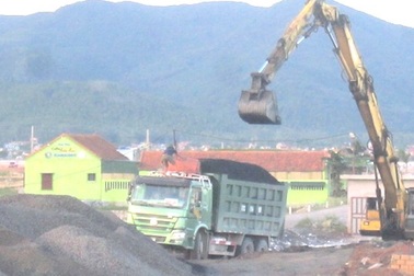 Bãi tập kết than ô nhiễm hoạt động rầm rộ, dân khốn khổ