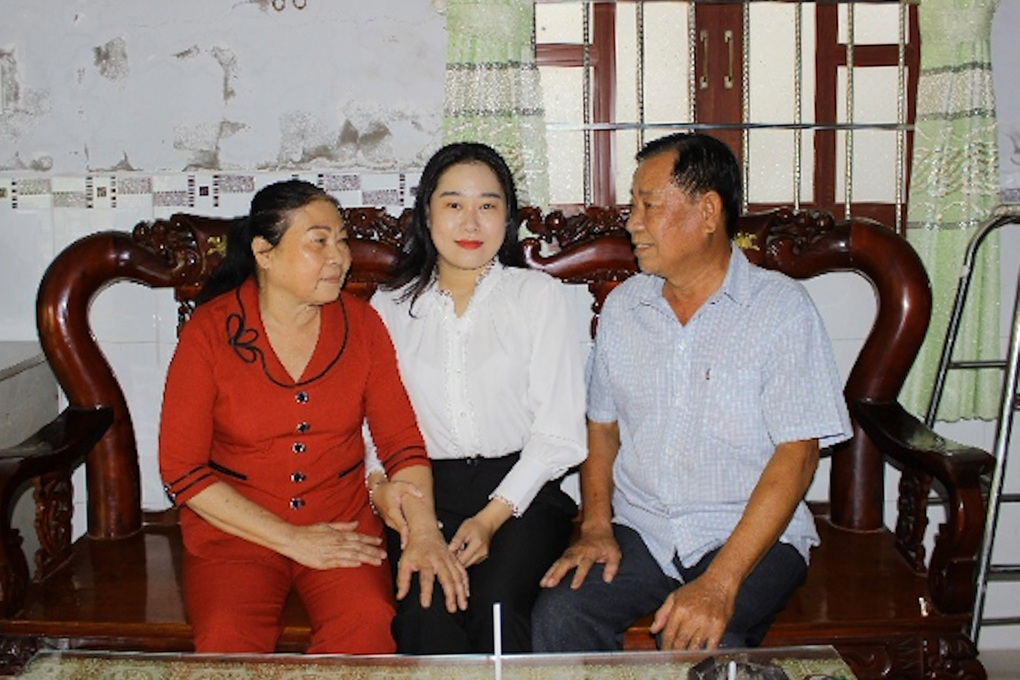 Những bóng hồng cử nhân ở miền Tây viết đơn xin khoác màu áo lính - 4 Những bóng hồng cử nhân ở miền Tây viết đơn xin khoác màu áo lính - 4