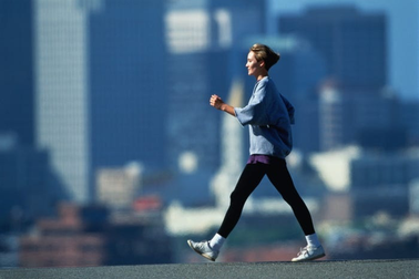 Đi bộ bao nhiêu là quá nhiều, ai nên tránh?