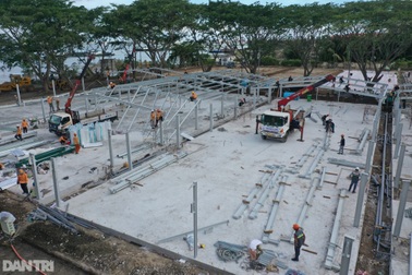 500 công nhân ngày đêm xây dựng bệnh viện dã chiến ở TPHCM