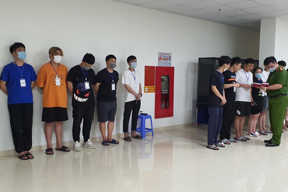Manh mối phát hiện 46 người Trung Quốc nhập cảnh chui, ở chung cư cao cấp - 1 Manh mối phát hiện 46 người Trung Quốc nhập cảnh chui, ở chung cư cao cấp - 1
