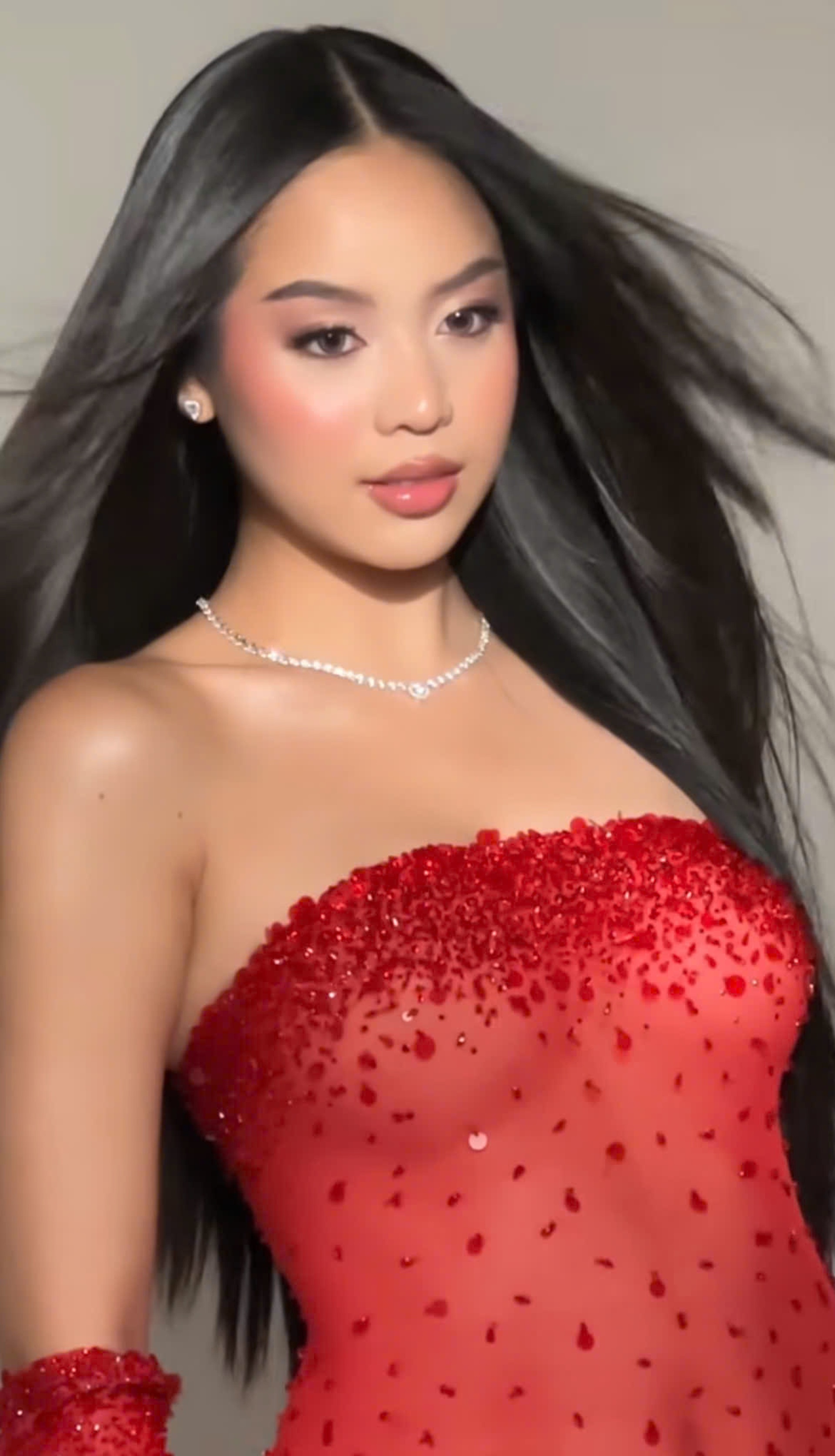 Hoa hậu Thanh Thủy có diện mạo khác lạ khi ở Mỹ, gây tranh luận trái chiều - 4 Hoa hậu Thanh Thủy có diện mạo khác lạ khi ở Mỹ, gây tranh luận trái chiều - 4