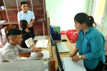 Kêu gọi sinh viên hỗ trợ người dân nộp hồ sơ trực tuyến ở xã