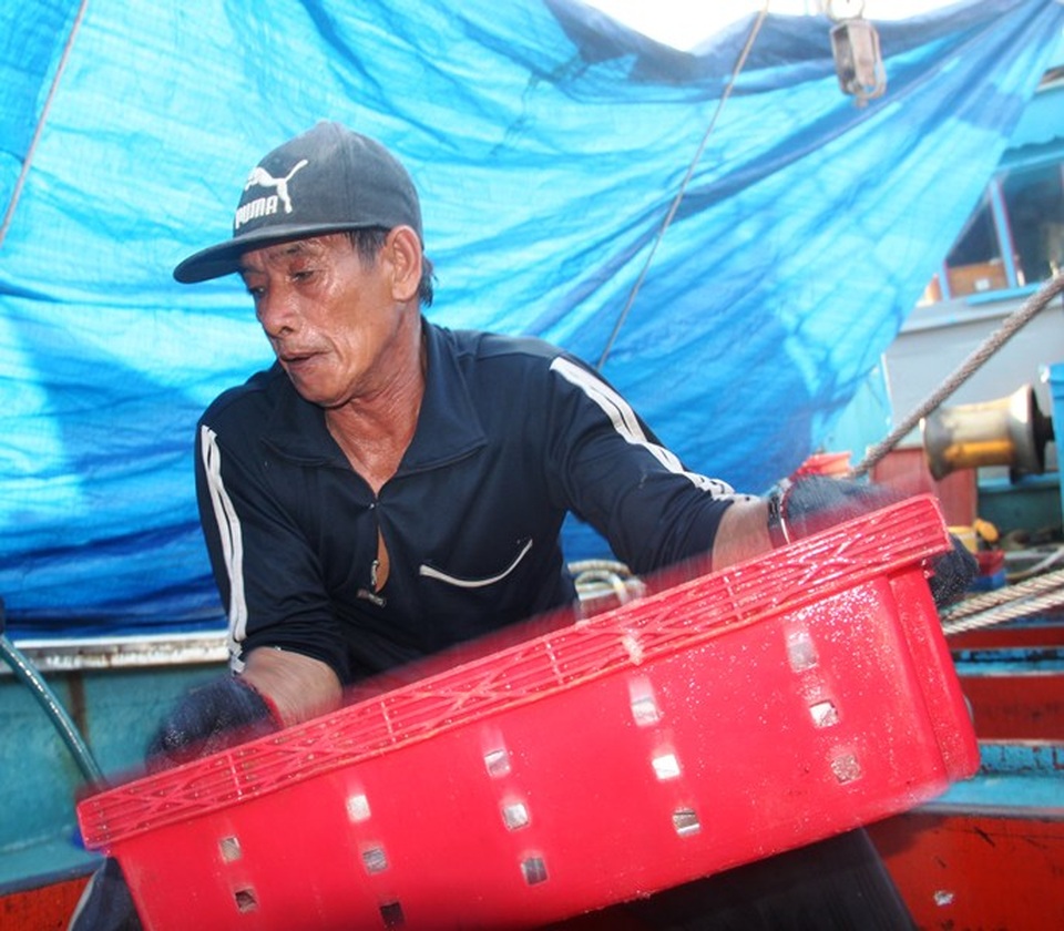 Nỗi niềm ngư dân đón Tết Độc lập trên những con tàu đánh bắt khơi xa - 3 Nỗi niềm ngư dân đón Tết Độc lập trên những con tàu đánh bắt khơi xa - 3