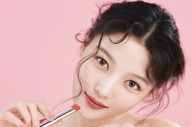 "Em gái quốc dân" Kim Yoo Jung trở thành nữ thần nhan sắc mới của Hàn Quốc