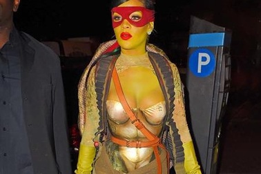 “Đã mắt” với loạt trang phục ấn tượng của các sao trong ngày Halloween