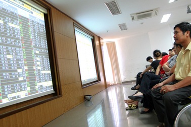 Môi giới chứng khoán: Nghề “hot”… hết thời