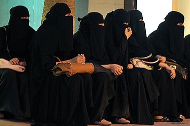 Phụ nữ Ả- Rập đã được phép sử dụng xe đạp và xe máy 