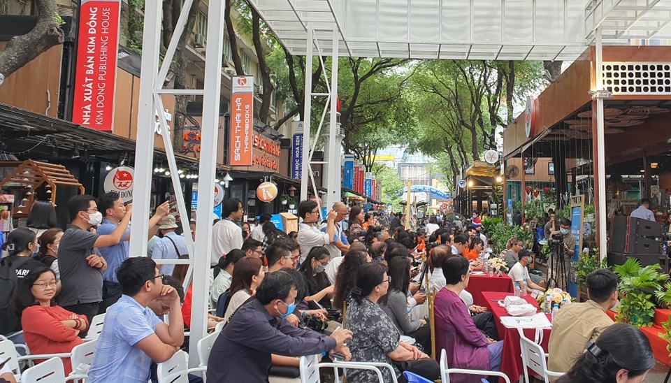 Khai mạc Ngày sách Việt Nam lần thứ 8 tại TPHCM - 2 Khai mạc Ngày sách Việt Nam lần thứ 8 tại TPHCM - 2