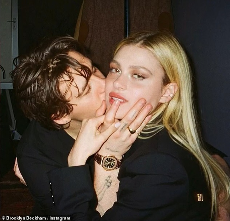 Brooklyn Beckham và con gái tỷ phú có hình xăm đôi - 1 Brooklyn Beckham và con gái tỷ phú có hình xăm đôi - 1