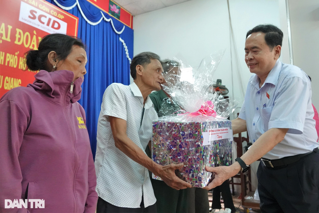 Ông Trần Thanh Mẫn: Hậu Giang lần đầu tiên tăng trưởng GRDP dẫn đầu cả nước - 4 Ông Trần Thanh Mẫn: Hậu Giang lần đầu tiên tăng trưởng GRDP dẫn đầu cả nước - 4