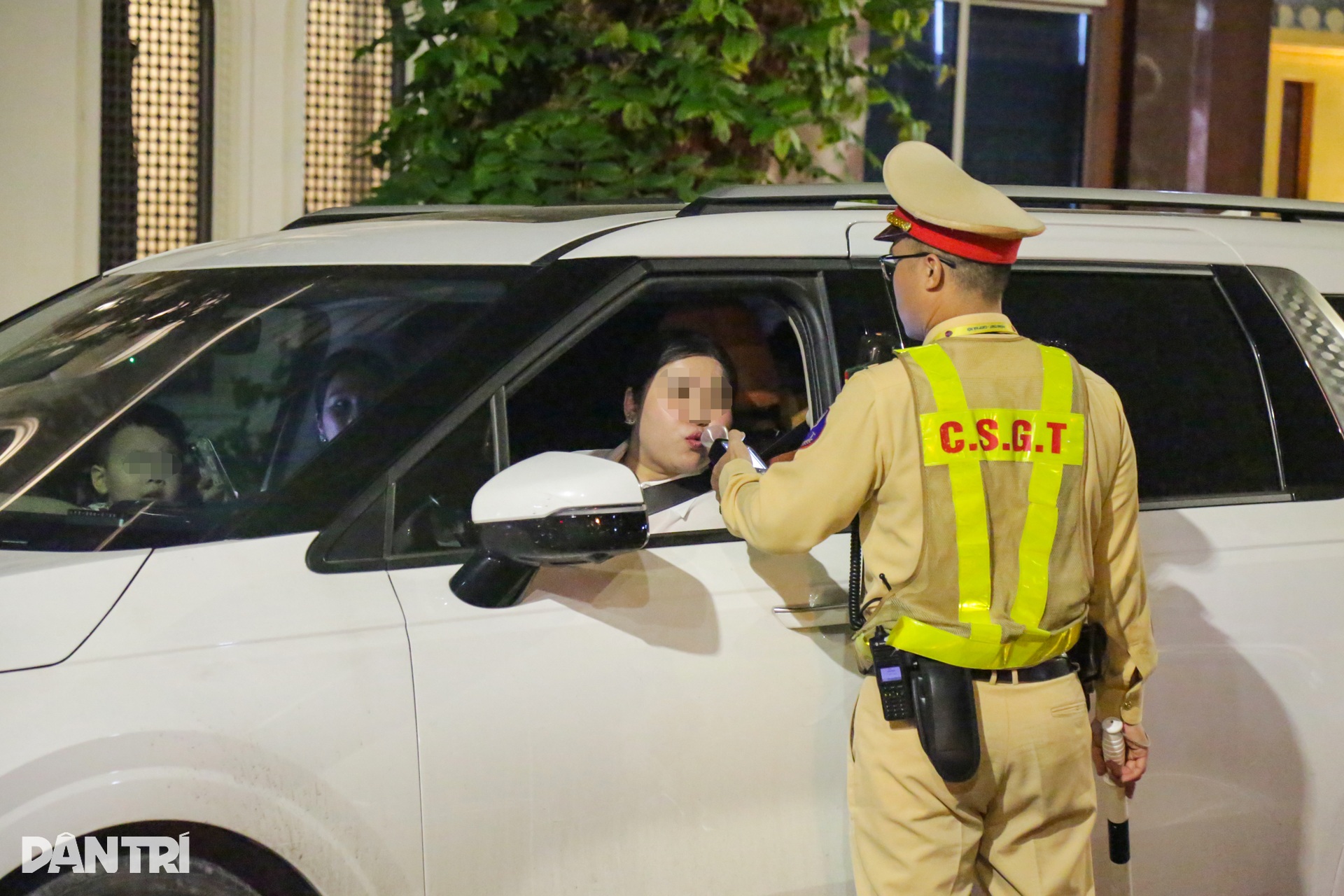 CSGT kiểm tra cồn hàng trăm tài xế taxi, xe ôm, không phát hiện vi phạm - 7