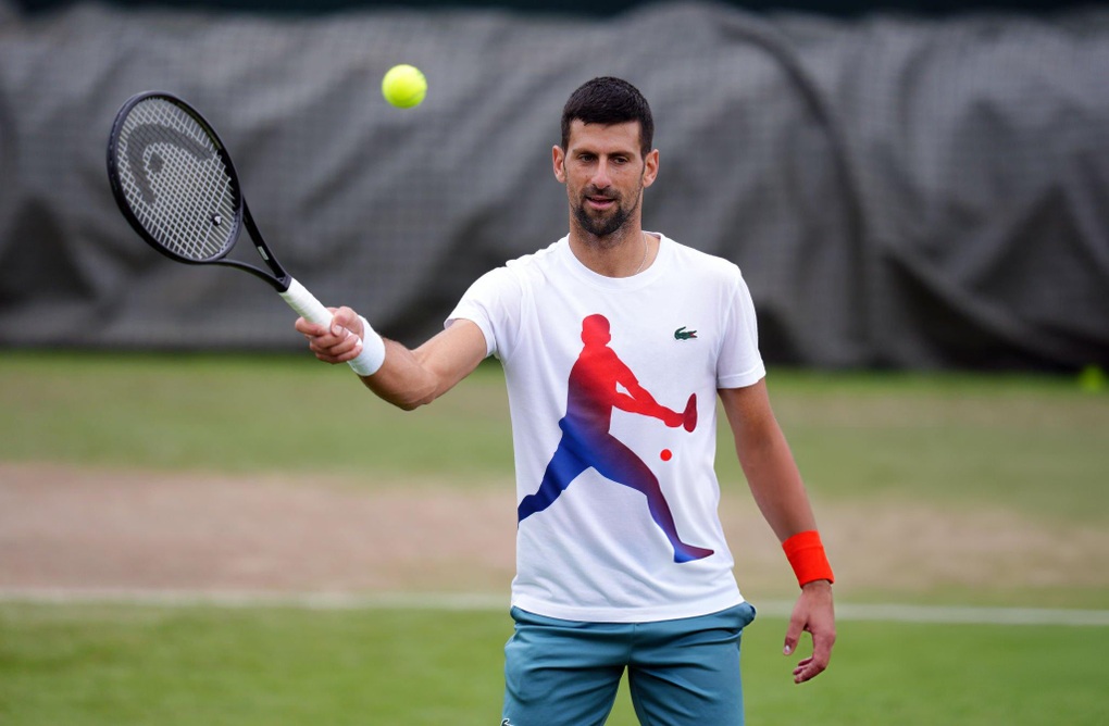 Đối thủ bỏ cuộc, Djokovic nghiễm nhiên vào bán kết Wimbledon - 2