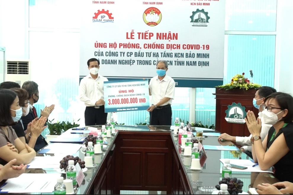 Nam Định sẽ ưu tiên tiêm vắc xin cho người lao động tại các khu công nghiệp - 1 Nam Định sẽ ưu tiên tiêm vắc xin cho người lao động tại các khu công nghiệp - 1