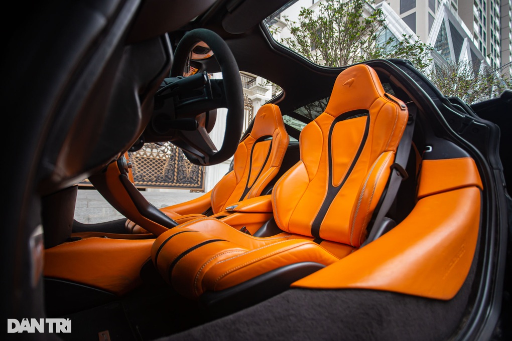 Siêu xe McLaren 720S đầu tiên về Việt Nam bán lại ngang giá Lexus LX600 mới - 7 Siêu xe McLaren 720S đầu tiên về Việt Nam bán lại ngang giá Lexus LX600 mới - 7