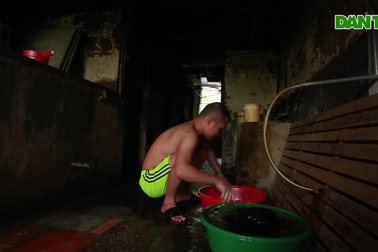 Cảnh sống ám ảnh trong nhà tập thể "ổ chuột" giữa đất "vàng" Thủ đô