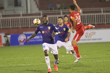 “Cầu thủ nhập tịch không thể giúp bóng đá Việt Nam phát triển lâu dài”