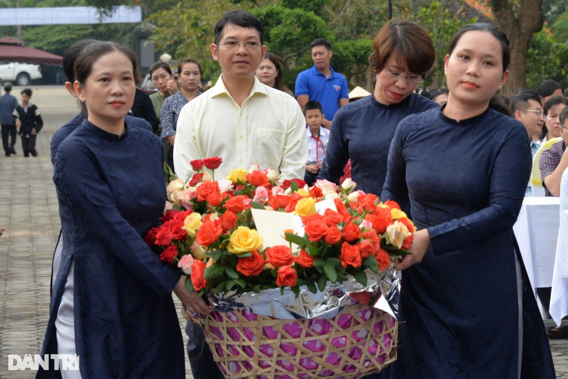 Cựu binh Mỹ gửi 504 bông hồng tưởng nhớ nạn nhân vụ thảm sát Sơn Mỹ - 6 Cựu binh Mỹ gửi 504 bông hồng tưởng nhớ nạn nhân vụ thảm sát Sơn Mỹ - 6