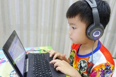 Hà tất cứ phải "hành hạ" lẫn nhau với lịch học online kín mít?!