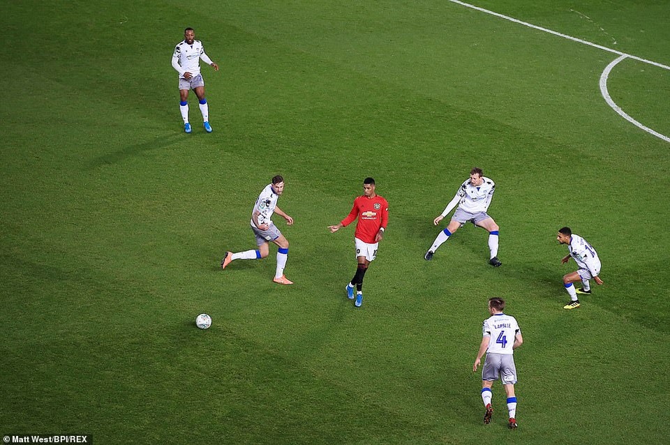 Rashford, Martial tỏa sáng đưa Man Utd vào bán kết League Cup - 3 Rashford, Martial tỏa sáng đưa Man Utd vào bán kết League Cup - 3