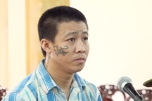 Bị đánh vào mặt 2 cái, lấy dao bấm đâm chết người