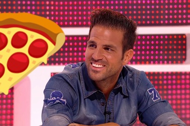 Fabregas thừa nhận đã ném bánh pizza vào mặt Sir Alex