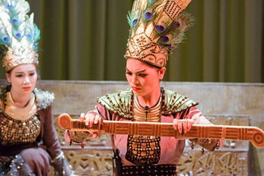 Đầu tư tiền tỷ, chèo có đủ sức hút? 