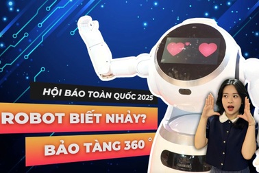 Nhảy cùng robot, tham quan bảo tàng 360 độ tại Hội Báo toàn quốc 2025