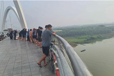 Tìm thấy 2 thi thể nghi là 2 nữ sinh nhảy cầu ở Bắc Ninh