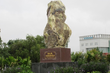 Vụ "kiện hòn đá”: Tòa bác đơn kiện